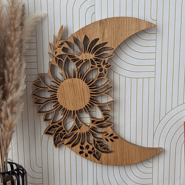 Lune fleurie en chêne