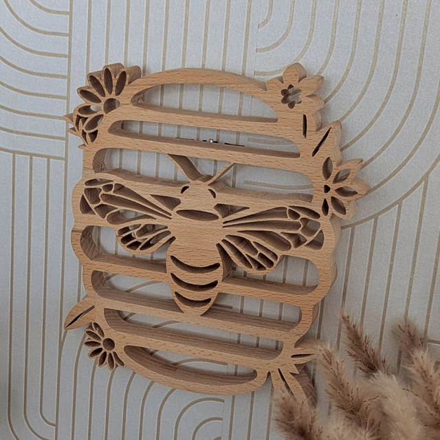 Abeille en hêtre