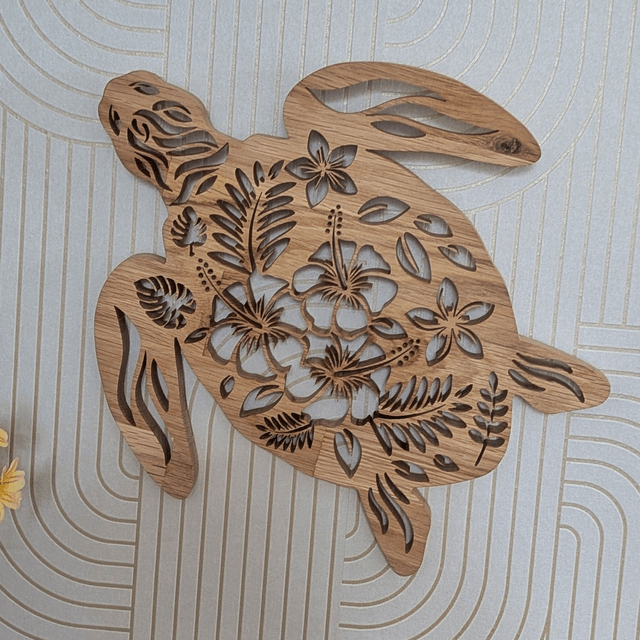 Tortue de mer Polynésie en chêne