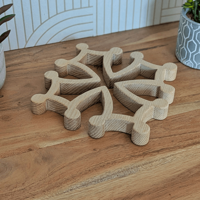 Croix occitane en frêne