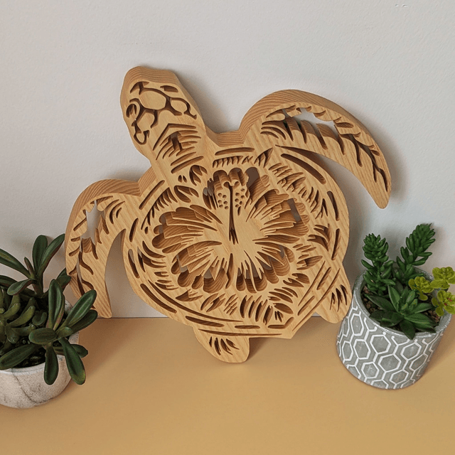 Tortue de mer en frêne