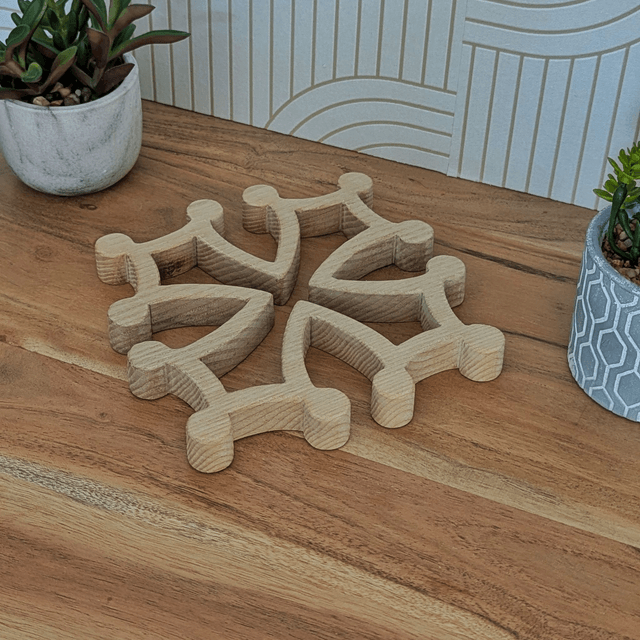 Croix occitane en frêne