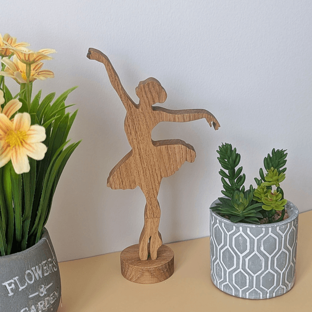Danseuse en chêne