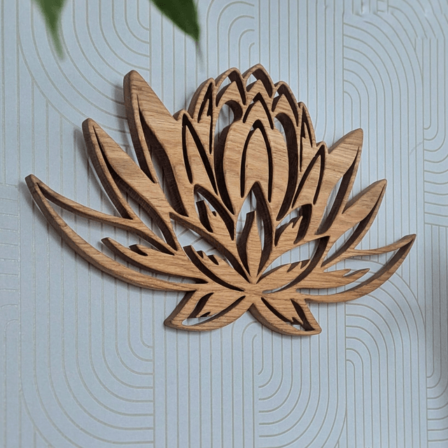 Fleur de lotus en chêne massif