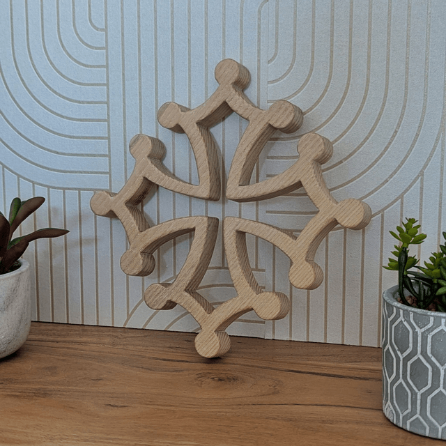 Croix occitane en frêne