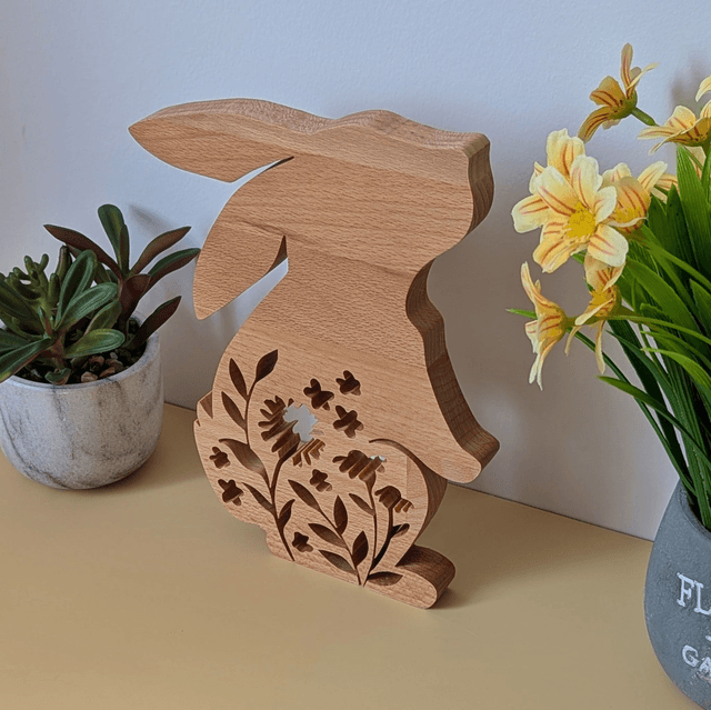 Lapin fleuri en hêtre