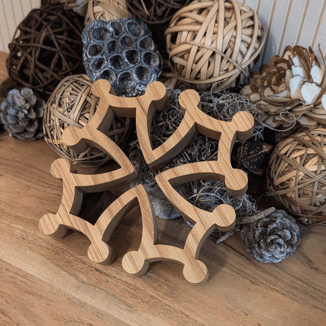 Croix occitane en châtaignier