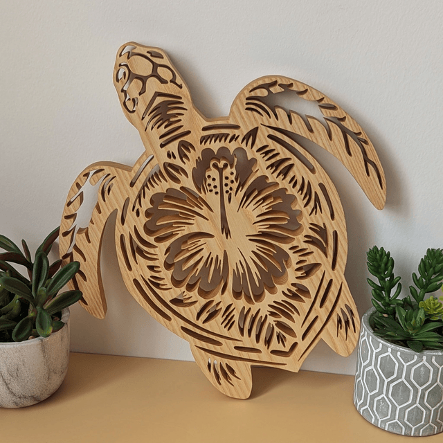 Tortue de mer en frêne